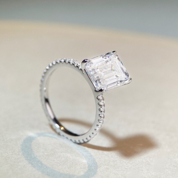 NEW: 4 Carat Simulated Diamond Ring*Sterling Silver*Engagement Ring* - Picture 4 of 5